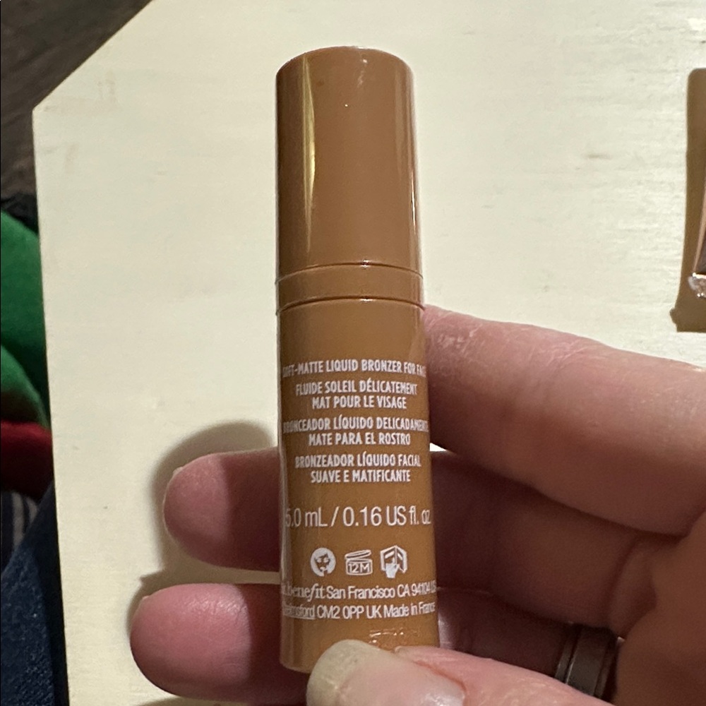 Benefit Dew the Hoola Matte Bronzer Mini Tube - Picture 2 of 2